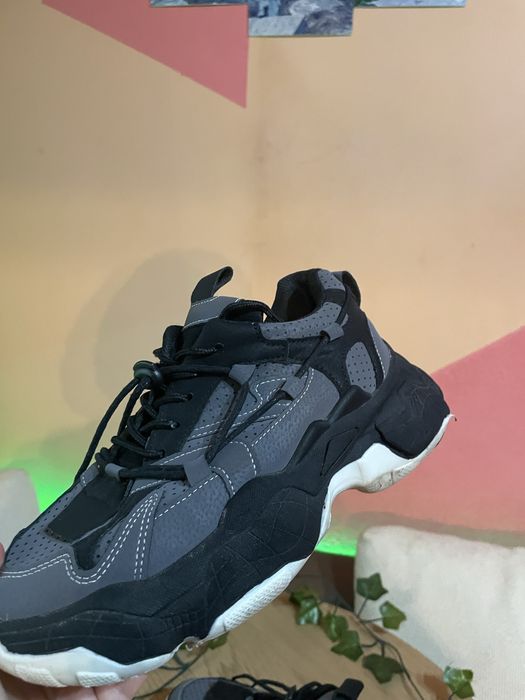 Adidași cu platformă
