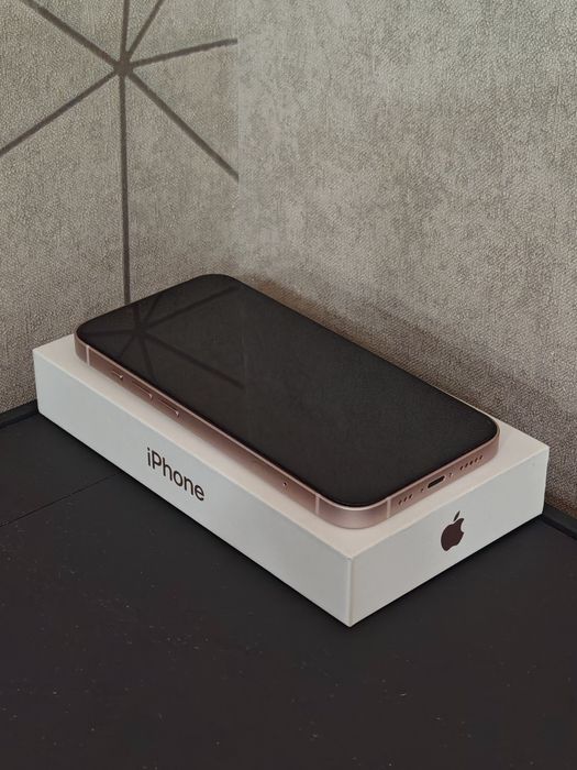 Продам IPhone 13