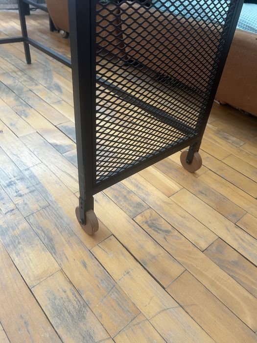 Бюро за лаптоп от Икеа