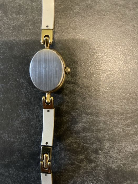 Продава маркови дамски часовници