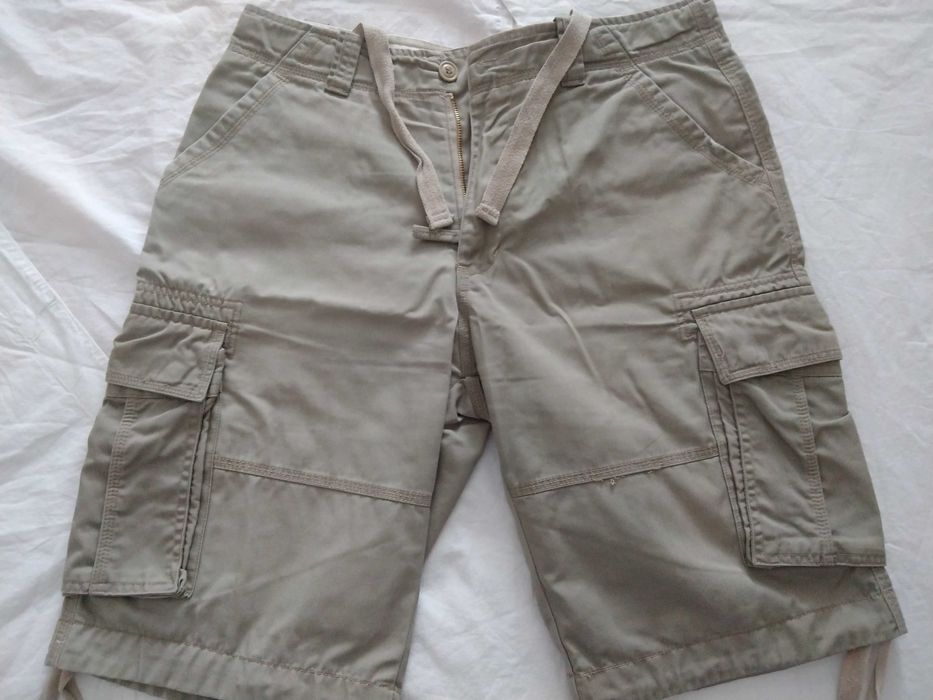 Pantaloni scurți Abercrombie Fitch, marimea 34, cu buzunare exterioare