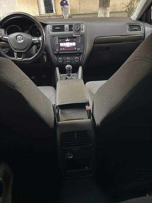 Volkswagen Jetta 2.0 TDI • 2017 •