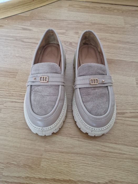 Mocasini bej marimea 37