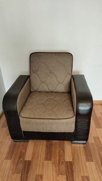 Продам диван с двумя креслом