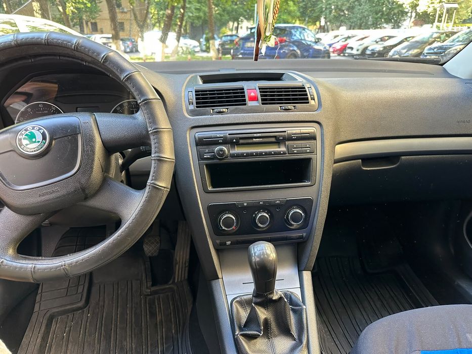 Vand Skoda Octavia 1.6 benzina 2011