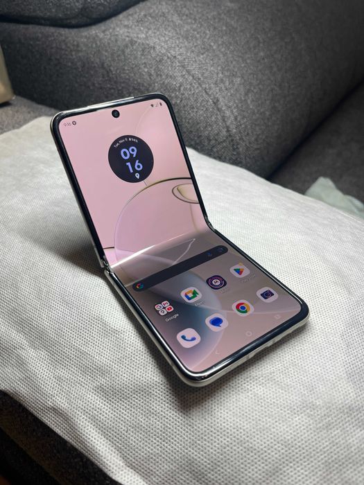 Motorola Razr 40 ca nou! FULL BOX