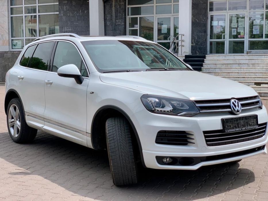 VW Touareg R-LINE 3.0 TDI 4x4 – Full Option – 2014-nu accept schimburi!