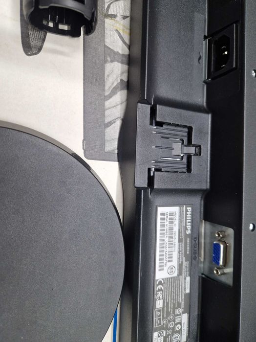 Продавам Монитор  Philips 193v5, 18,5"