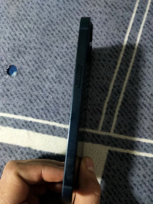 Vand/ schimb iphone 13 impecabil 128 gb