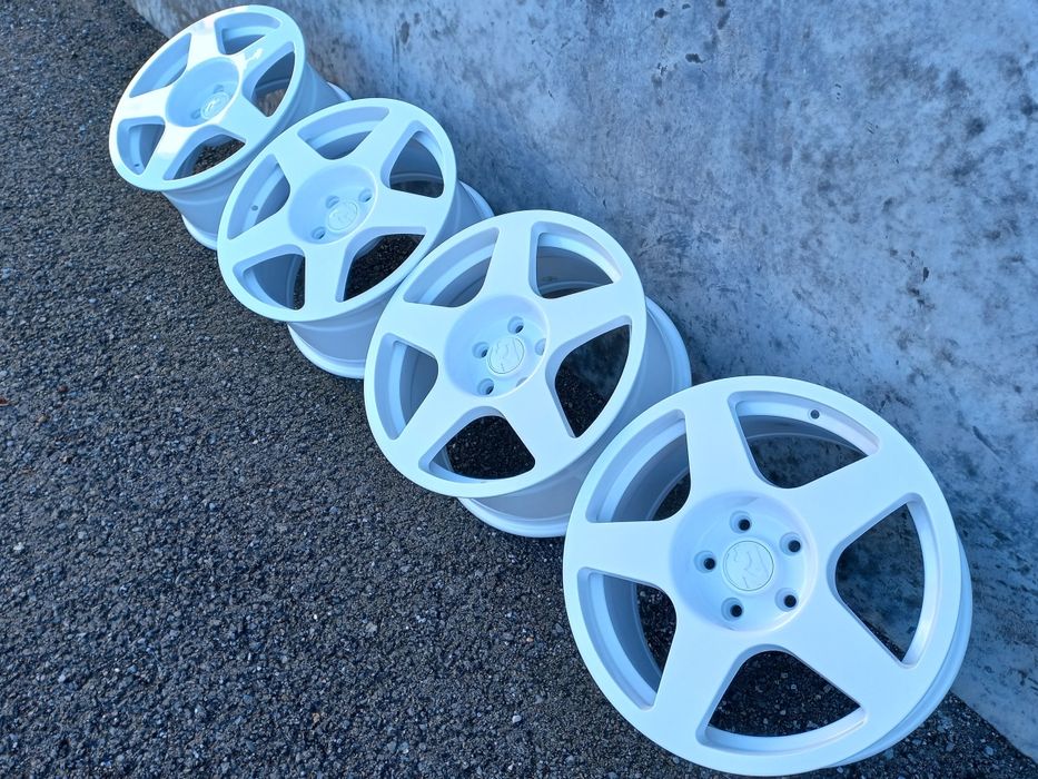 17.5x114.3 Fifteen 52 Pure White 8.0ж ет40 Honda Toyota Mitsubushi Sub