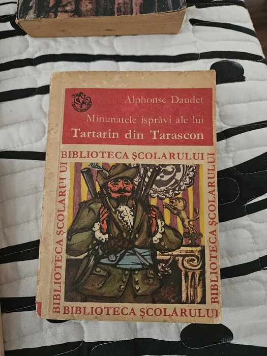 7 cărți vechi diferite