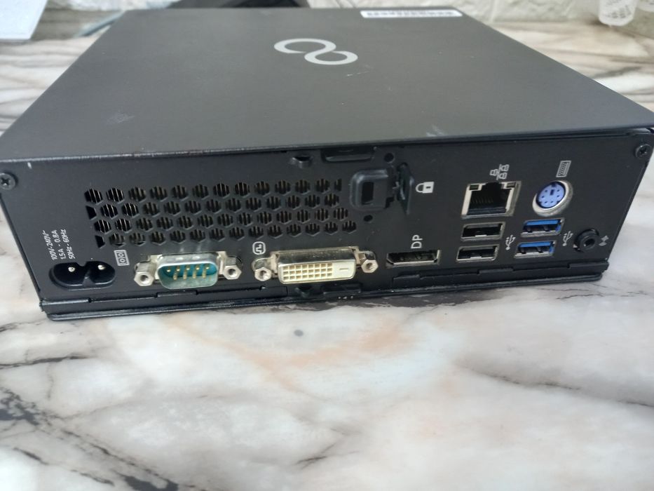Мини компютър Fujitsu Esprimo Q556 Intel Core i5-6400T 12gb ssd