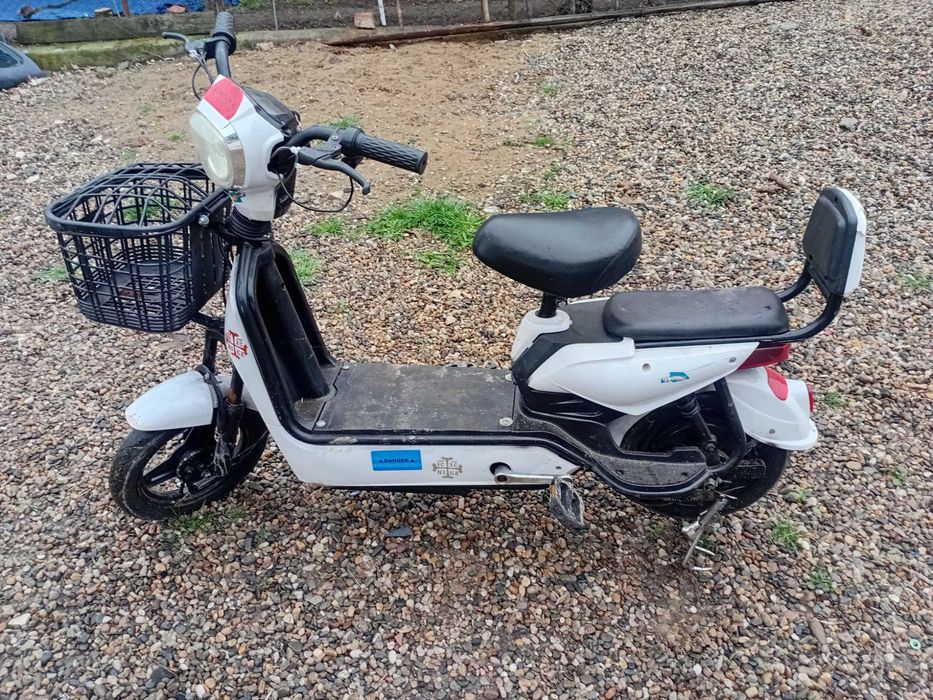 Scuter electric stare perfecta cu incarcator