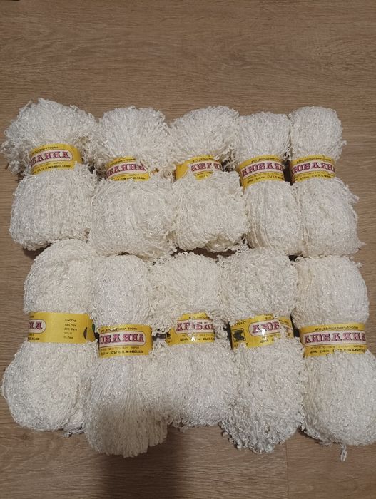 Продавам 10 броя бяла прежда&quot;Любляна&quot;