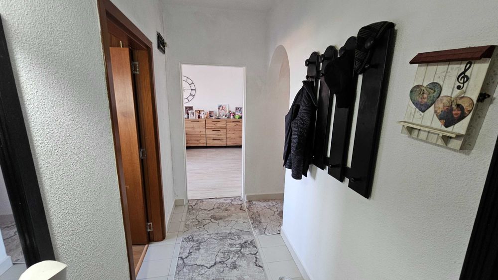 Продава се Тристаен апартамент в Разград, Орел - 75 кв.м за 1156 €/кв.м - Снимка #2