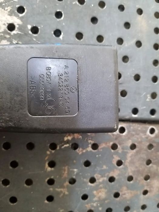 Centuri siguranta mijloc spate mercedes e class w212 a2128600469
