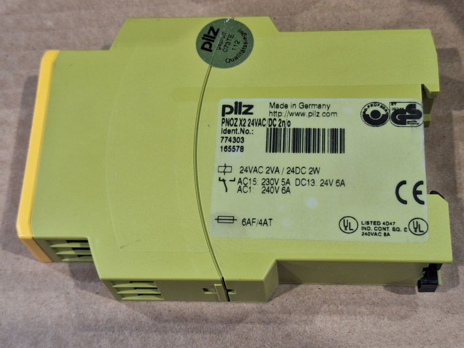 Реле за безопасност Pilz