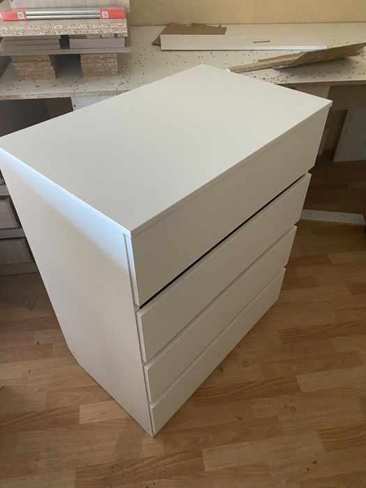 Комоды без ручек  30000