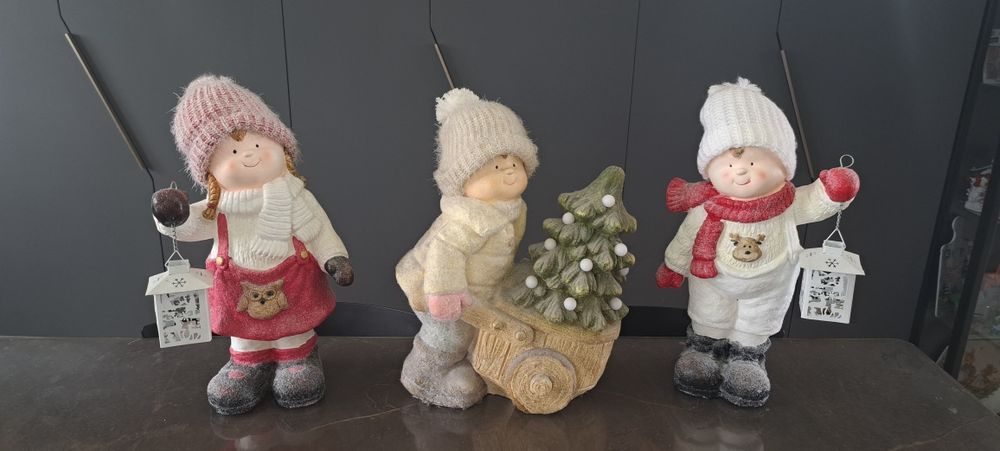 Коледна декорация  момиче и момче, светеща