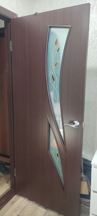 Продам межкомнатную  дверь