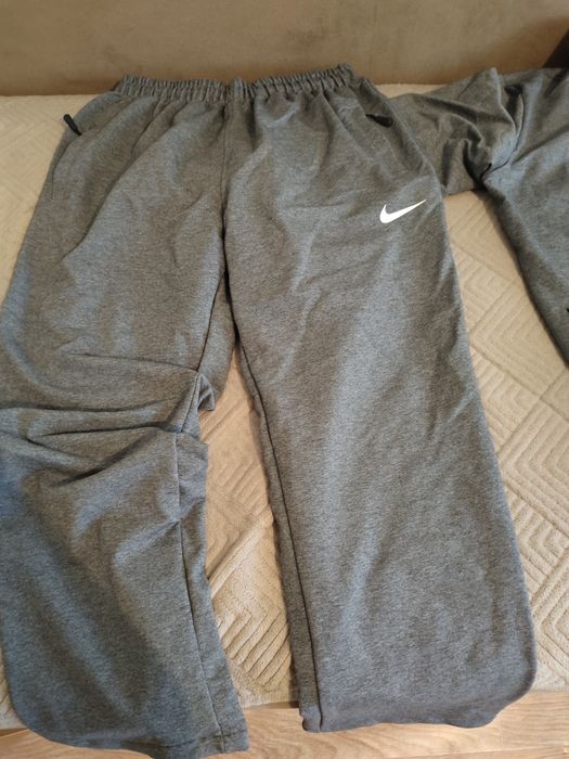 Спортивный костюм Nike.