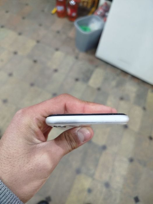Iphone 11 bir  xafta garatiya beramiz narxidan otip beramiz