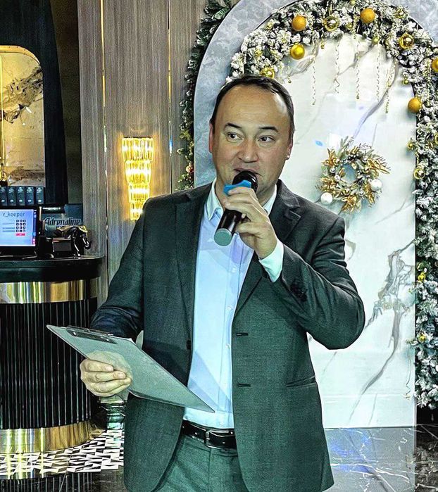 Ведущий с отличной программой на Новый год