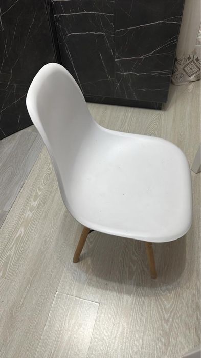 Стол со стульями срочно продам