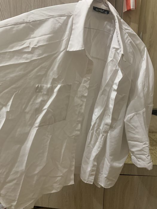 Белые рубашки.