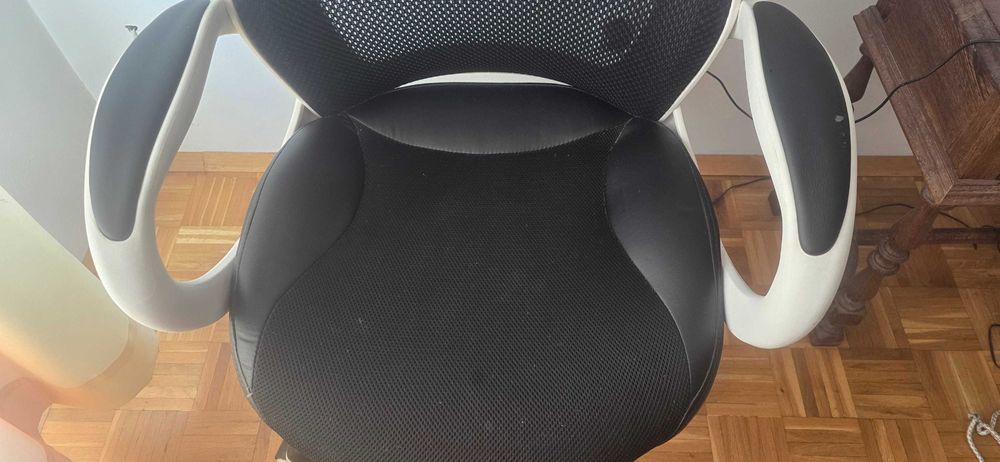 Работен стол Mistik Black, дамаска и меш, черно и бяло, с механизъм