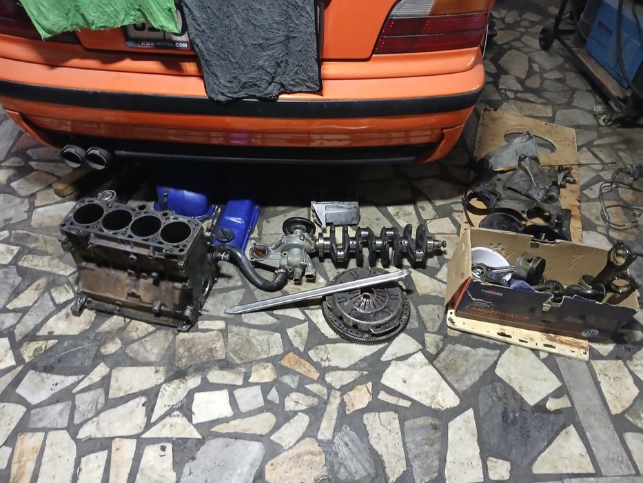 Продаются запчасти от двс ауди мотора 2л инжектор