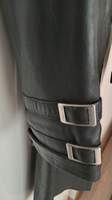 Стилно италианско манто от естествена кожа.