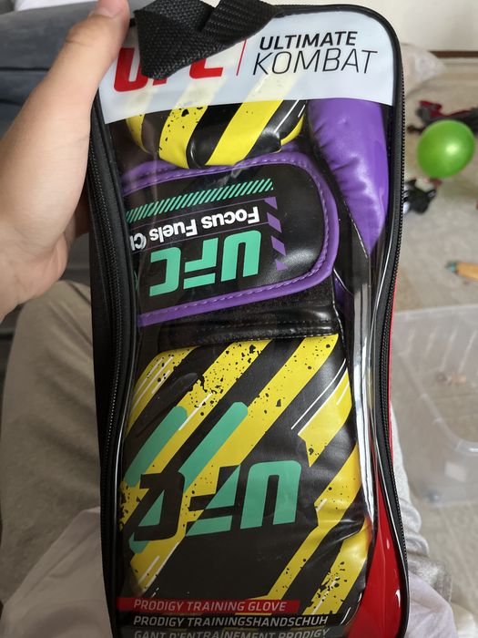 Боксеркая перчаткий