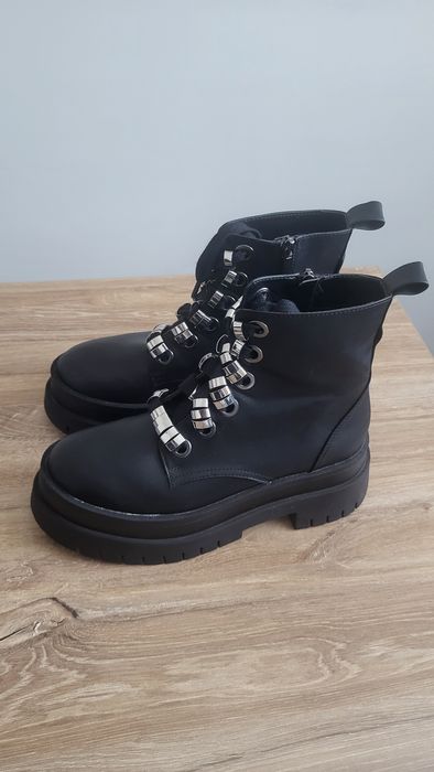 Botine Bershka cu platforma si șireturi, mărimea 37