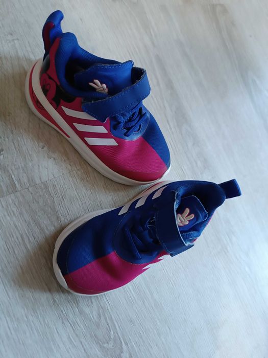 Маратонки адидас