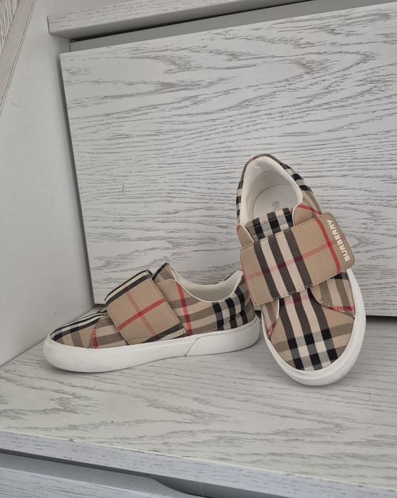 Обувки  Burberry размер 31, отлично състояние
