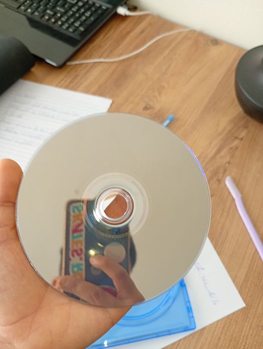 Jocul e perfect funcțional nu are nici o zgârietură are 80 sau 50 giga