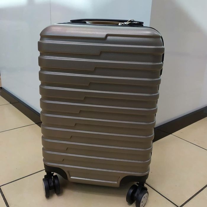 Чемодан из ABS пластика (противоударный)