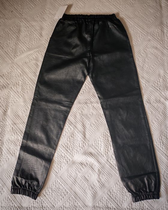 Pantaloni vârsta 13-14 ani noi cu eticheta.Marca Bad Girl.
