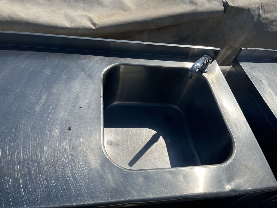 Работна маса неръждавейка