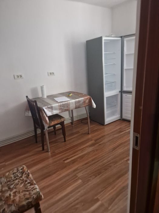 Inchiriez apartament