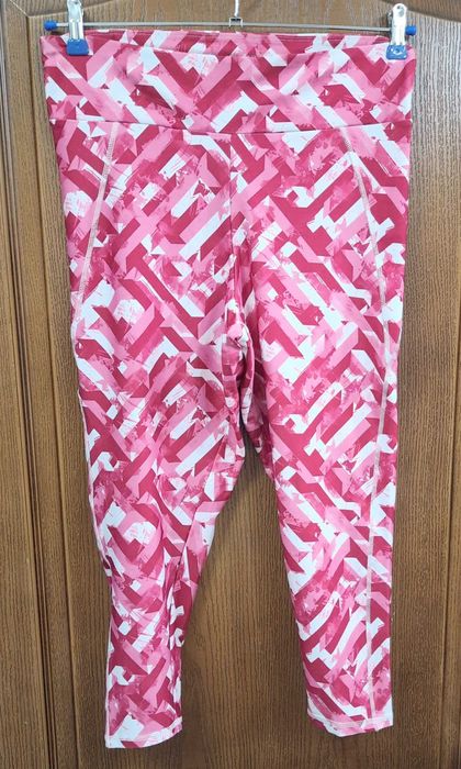 Pantaloni sport damă, Circuit