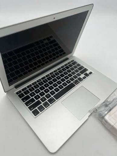 Macbook air 13'3 2017 zapchastga sotiladi plata ketgan