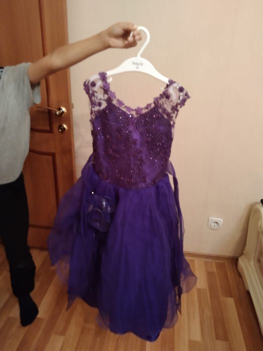 Продам платье нарядную