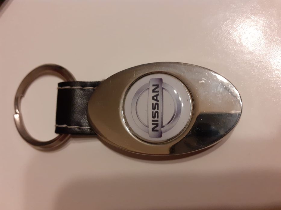 2 brelocuri cu emblema Nissan