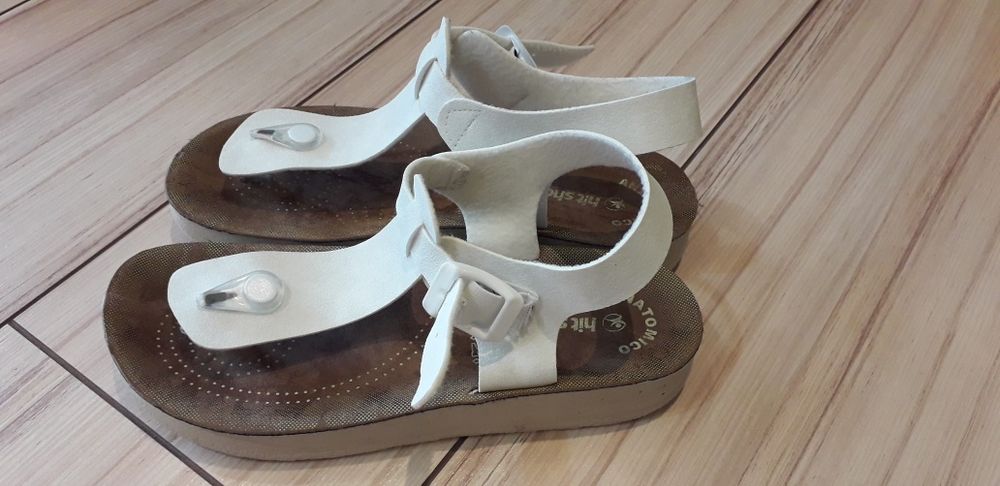 Нови сандали за момиче