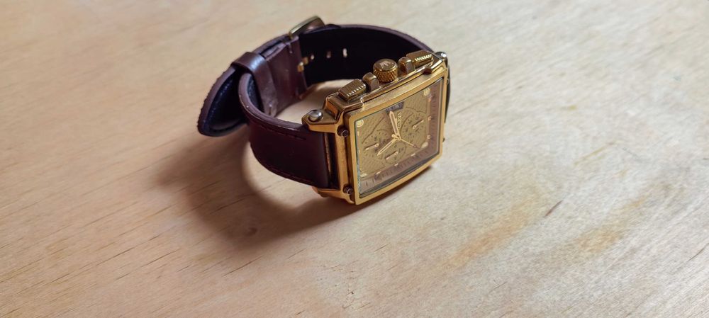 Сағат сатылады Olevs