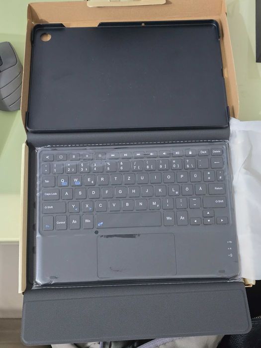 Husă CHESONA cu tastatură pentru Samsung Galaxy Tab A9+ 11” (2023)