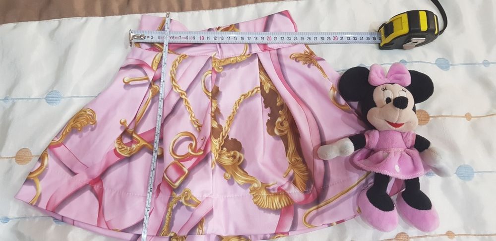 Продавам поли за момиченце, без забележка.