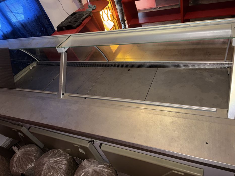 Vand vitrină de mezeluri